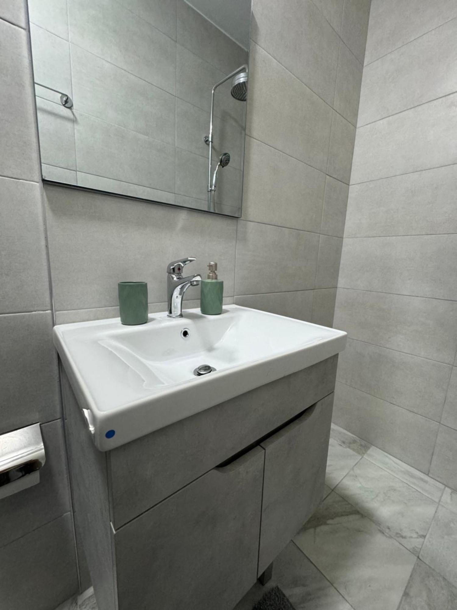 Adora Apartment Тирана Екстер'єр фото