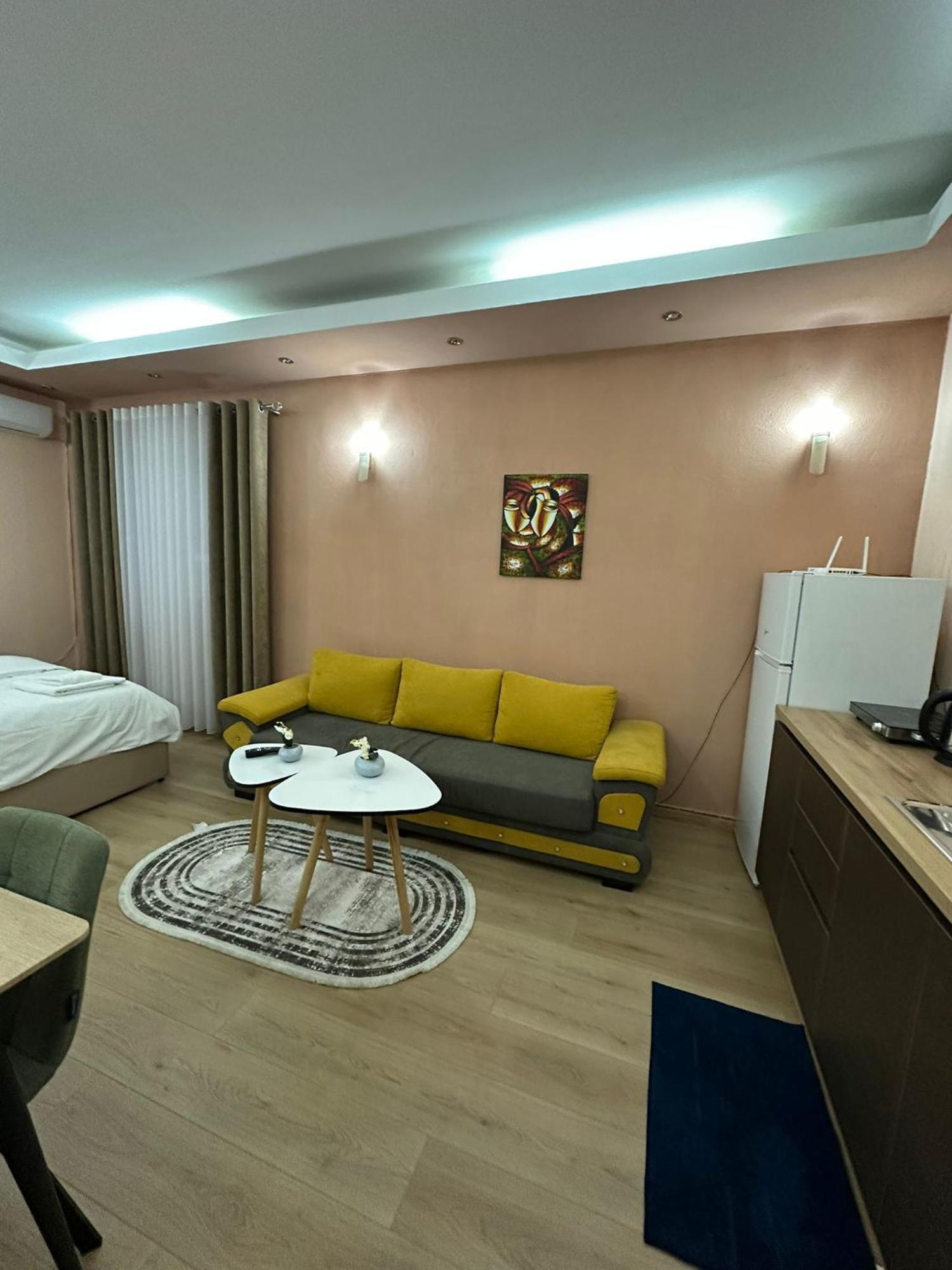 Adora Apartment Тирана Екстер'єр фото