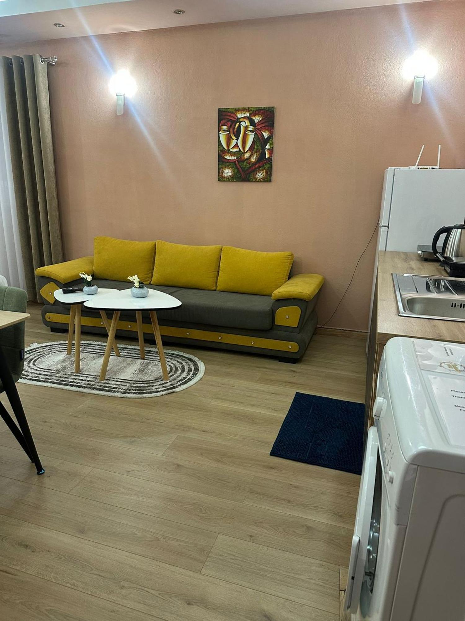 Adora Apartment Тирана Екстер'єр фото