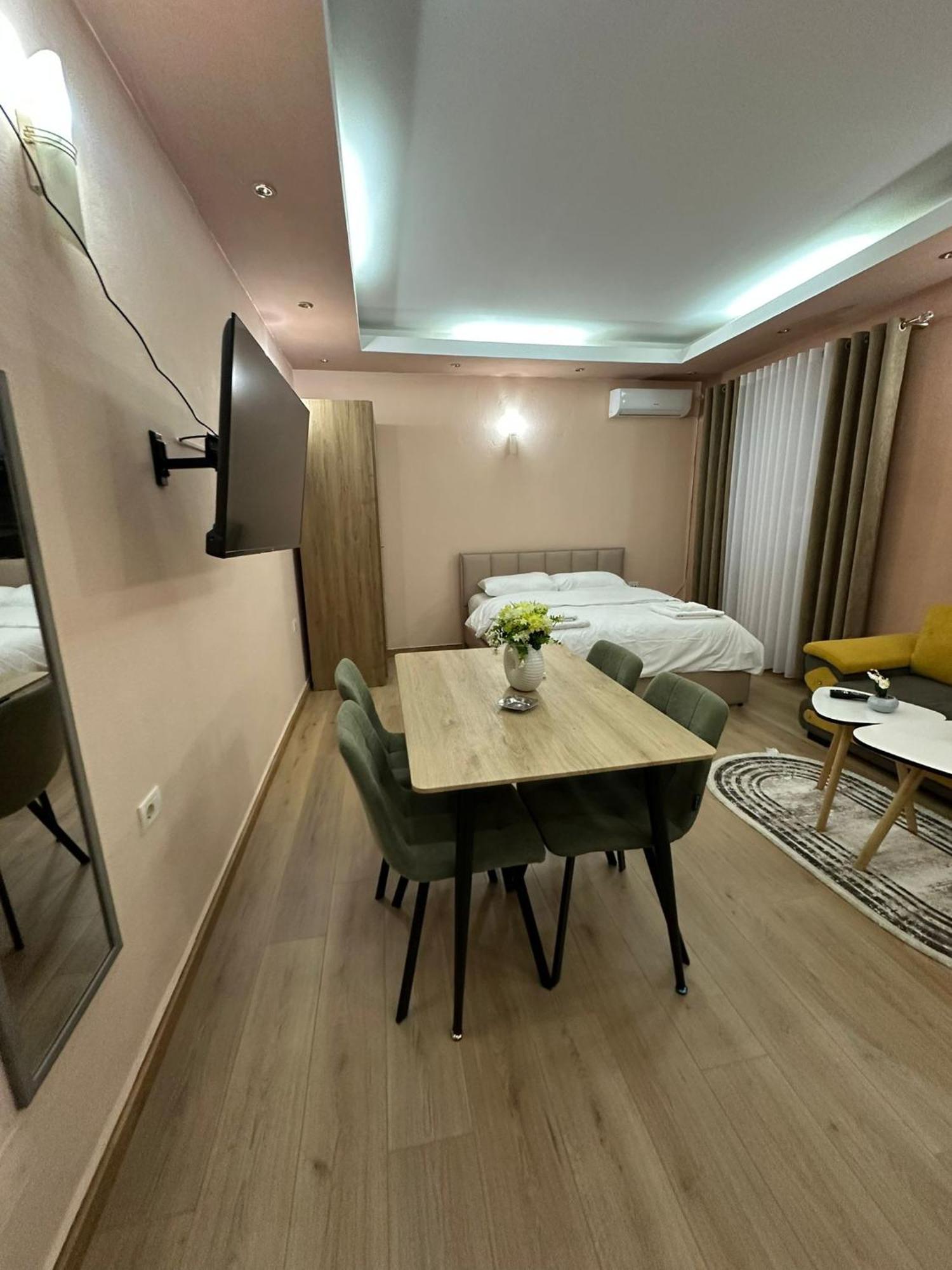 Adora Apartment Тирана Екстер'єр фото